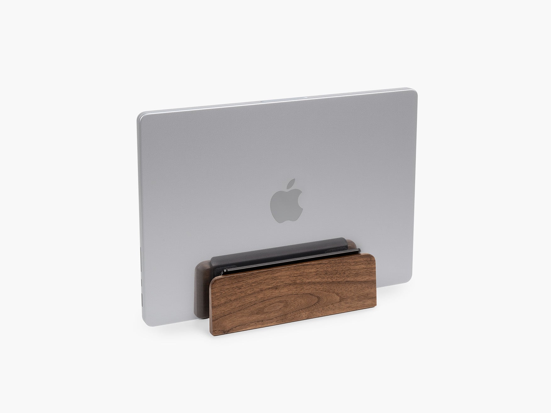 balolo, Laptop Dock, Walnussholz, Elegante Aufbewahrung für Laptops, Vielseitige Laptop-Dockingstation, Dockingstation für Laptops, Laptop-Halterung, Laptop docking station, high-quality laptop holder, dock for notebooks, organized desk, walnut, #material_Amerikanischer Nussbaum