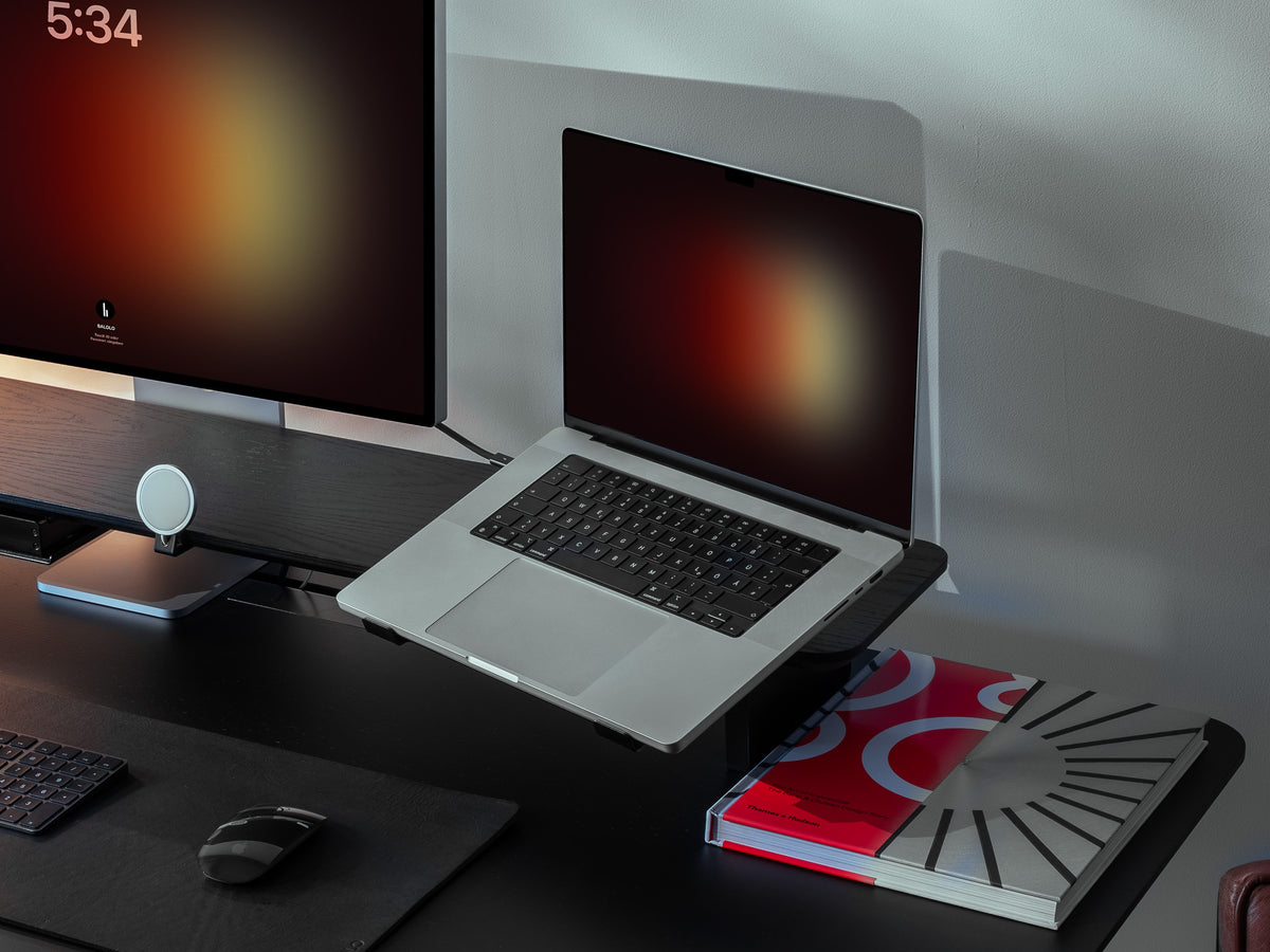balolo, Laptop-Riser, platzsparende Laptop-Halterung, elegante Laptop-Erhöhung, Laptophalter für Setup Cockpit, Laptop riser, space-saving laptop holder, notebook riser, desk organization