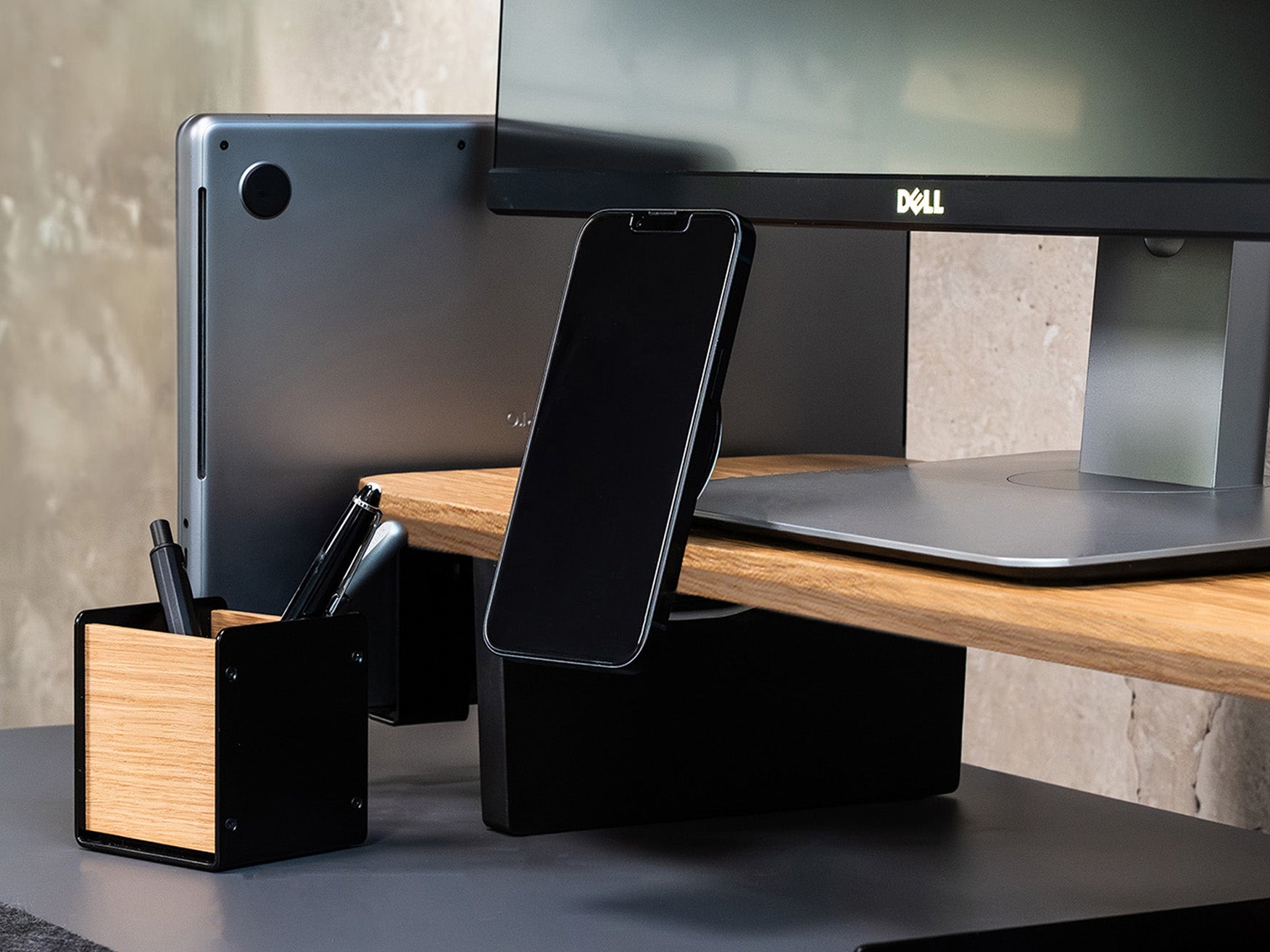 balolo, Setup Cockpit Large, Monitorerhöhung, Arbeiten mit zwei Monitoren, Eichenholz, Ergonomischer Arbeitsplatz, Produktiver Schreibtisch, Platzsparender Arbeitsbereich, organisierter Schreibtisch, Büro, Home Office, Work from home, office, desk shelf, organized desk, Space-saving workspace, walnut, desk organization, desktop riser, dual-desktop riser, oak @expand #material_Eiche