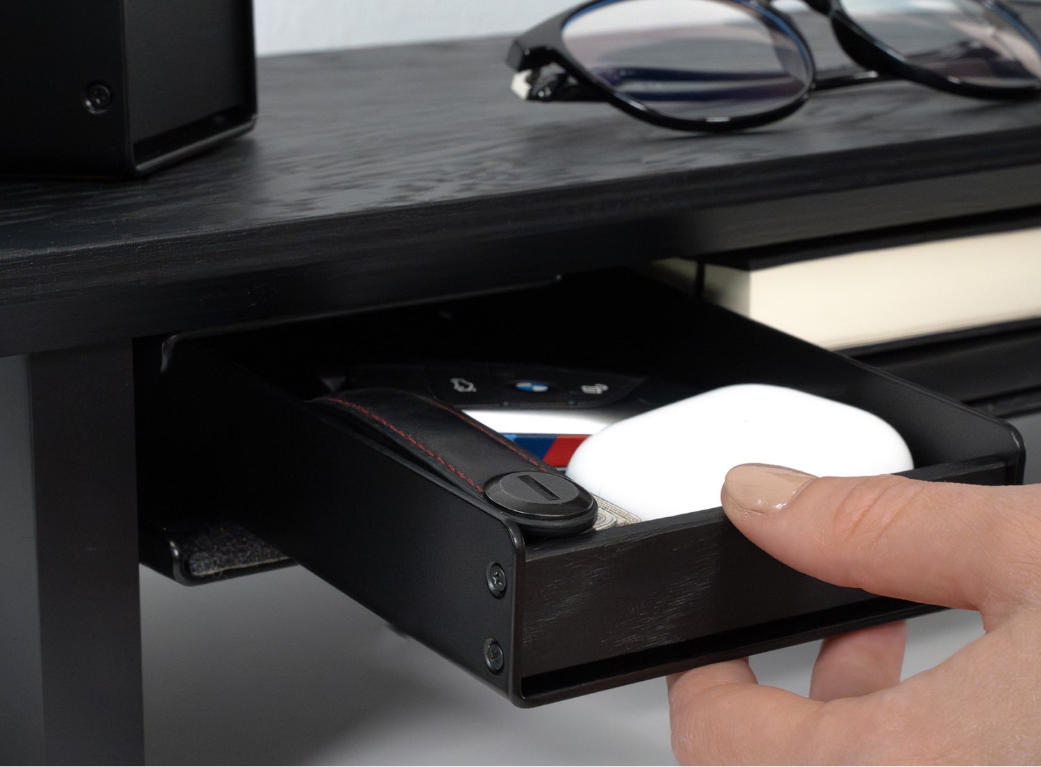 BALOLO, Über uns, Über BALOLO, Monitorerhöhung, Monitorsänder, modulare Monitorerhöhung, Schreibtischzubehör, Schreibtischorganisation, Bürozubehör, organisierter Arbeitsplatz, aufgeräumter Arbeitsplatz, arbeiten mit zwei Bildschirmen, ergonomisches Arbeiten