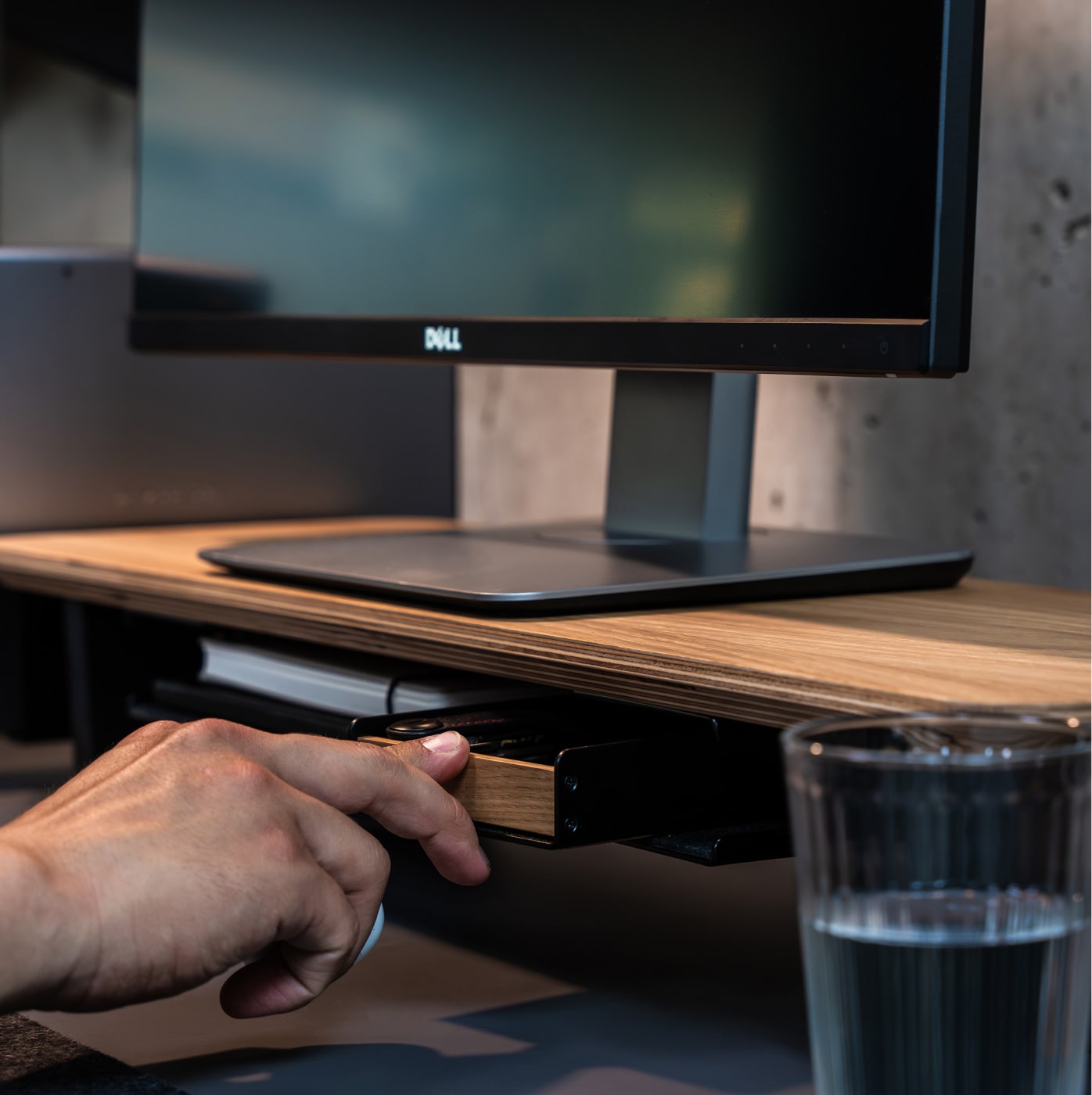 BALOLO, Über uns, Über BALOLO, Monitorerhöhung, Monitorsänder, modulare Monitorerhöhung, Schreibtischzubehör, Schreibtischorganisation, Bürozubehör, organisierter Arbeitsplatz, aufgeräumter Arbeitsplatz, arbeiten mit zwei Bildschirmen, ergonomisches Arbeiten