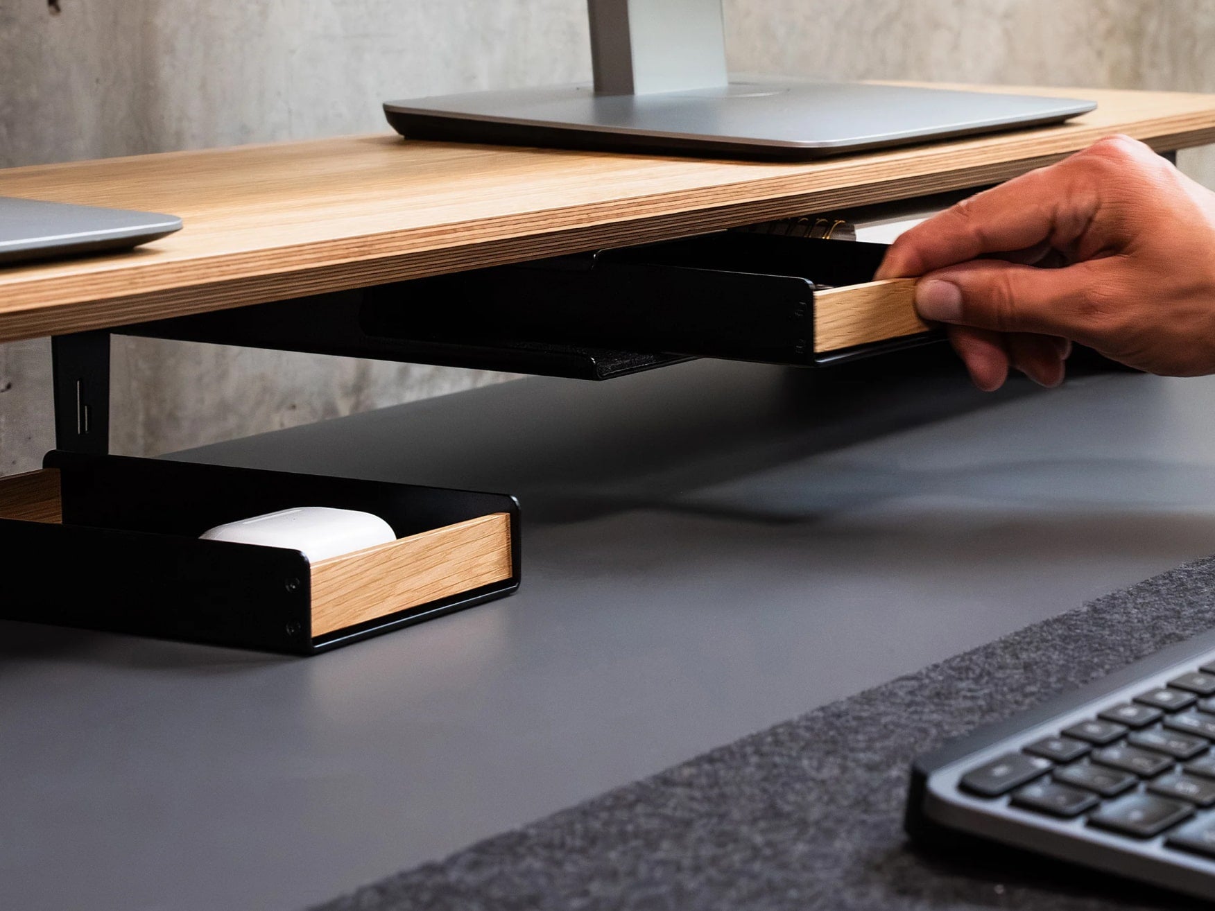 balolo, Stiftablage, Eichenholz, Stifthalter, Schreibtischzubehör, Stiftbehälter, Ordnung für Schreibutensilien, organisierter Schreibtisch, Catch All Tray, pen tray, pen holder, pen organizer, storage for pens, organization for desk utensils, organized desk, oak, @expand #material_ Eiche