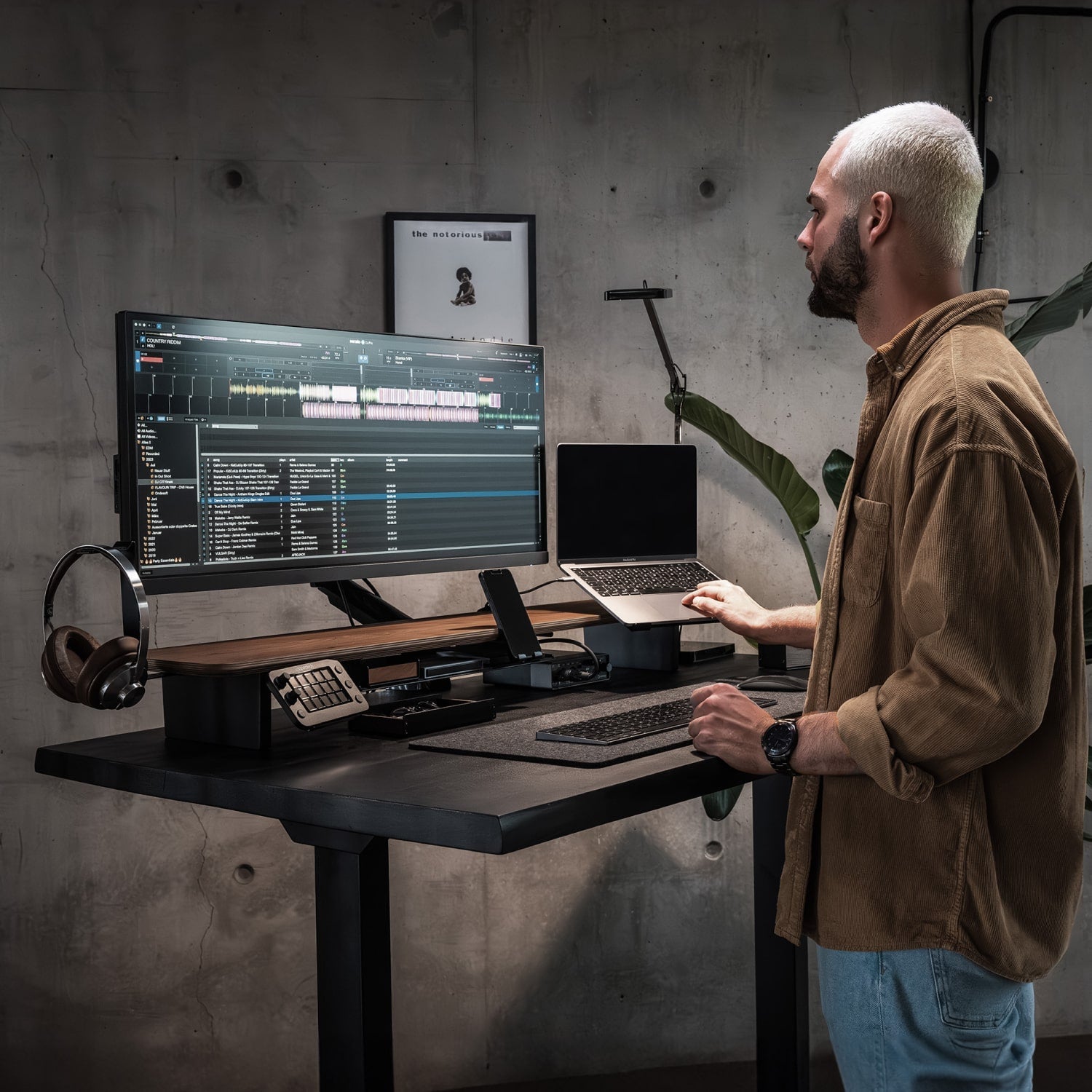 BALOLO, Setup Cockpit, Monitorständer, Monitorerhöhung, ergonomischer Arbeitsplatz, Arbeiten mit zwei Bildschirmen, Modulare Monitorerhöhung, Schreibtischzubehör, aufgeräumter Schreibtisch, organisierter Schreibtisch, Home Office, Büro, Schreibtischorganisation