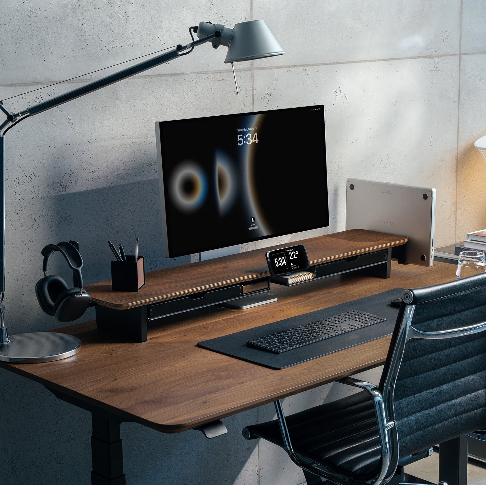 So findest du den richtigen Monitor und Monitorständer für dein Setup