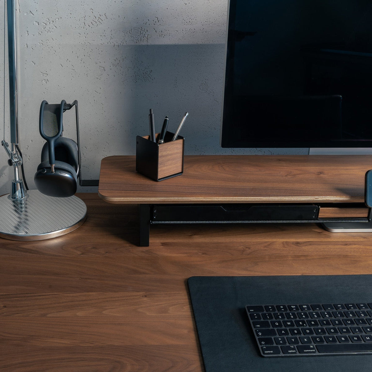 Multiplex oder Massivholz: Welches Desk Shelf passt zu dir?