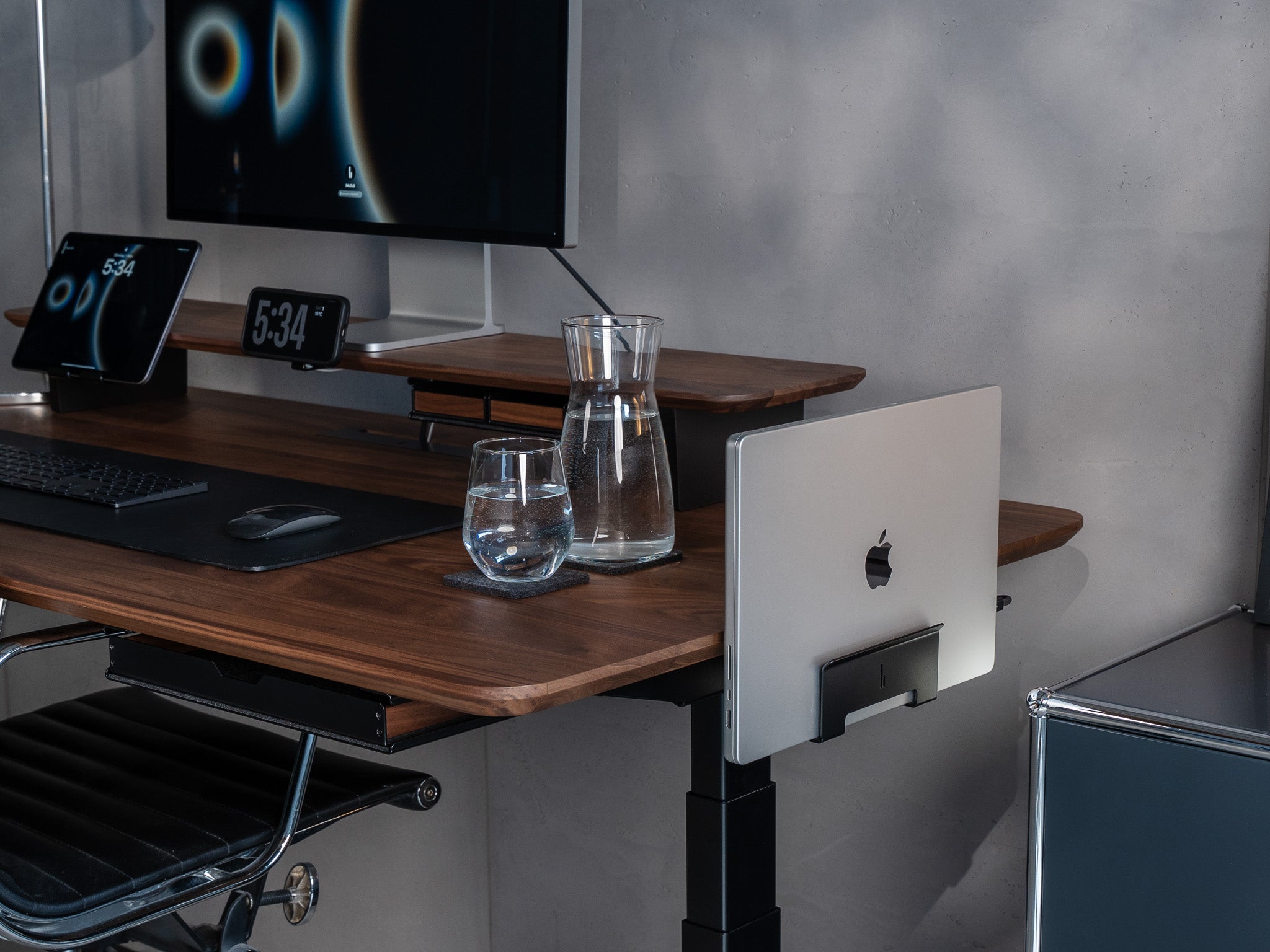 BALOLO, Desk Cockpit, Standing Desk, Stehschreibtisch, Schreibtisch, Organisierter Arbeitsplatz, Höhenverstellbarer Schreibtisch, height-Adjustable Desk, Sit and standing desk, Modularer Schreibtisch, Kabelmanagement, Cable Management #Material_Amerikanischer Nussbaum