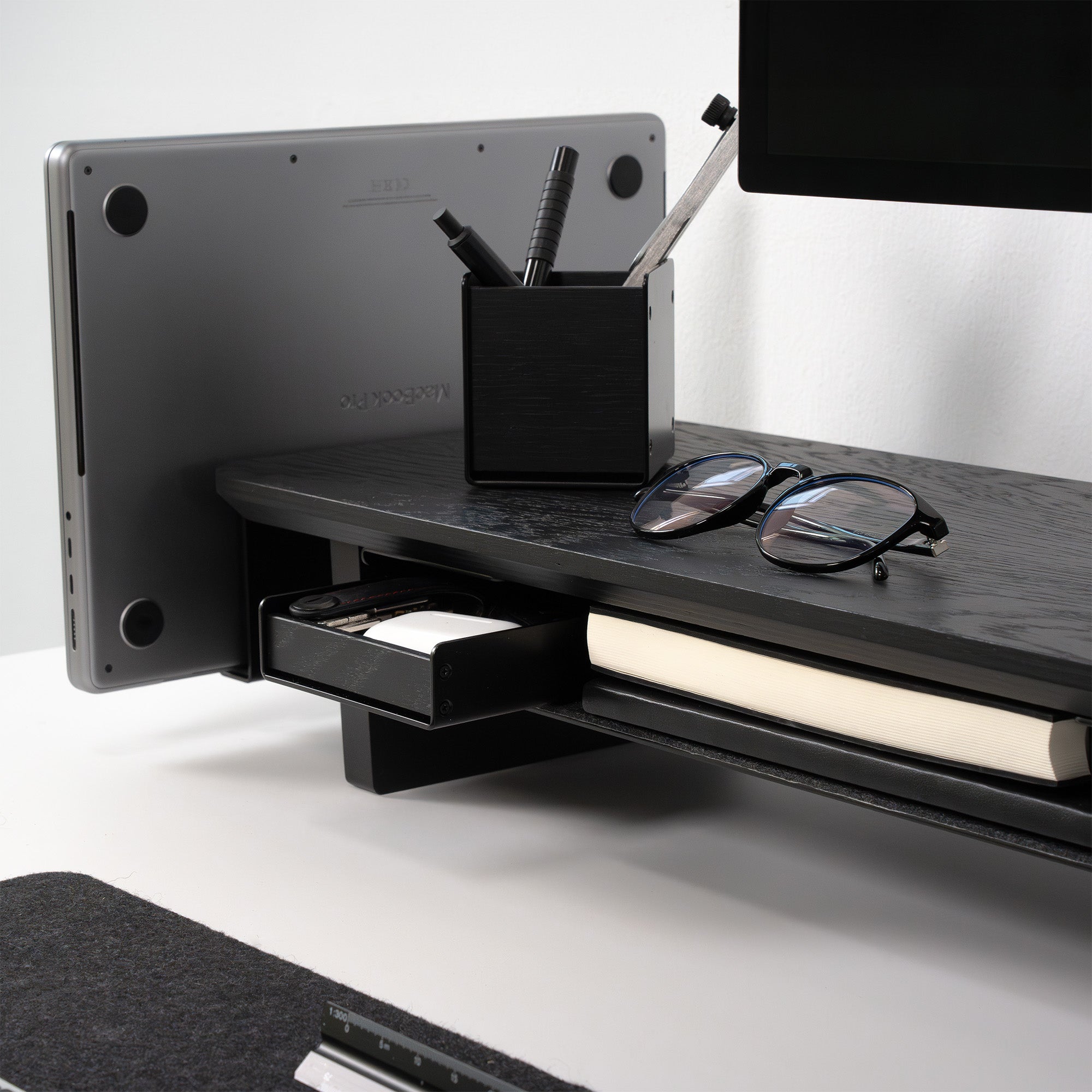 BALOLO, Stiftablage, Stiftbox, Schreibtischaufbewahrung, Stifthalter, Schreibtischzubehör, aufgeräumter Schreibtisch, organisierter Arbeitsplatz, Schreibtischorganisation, Home Office, Büro, Büroausttatung