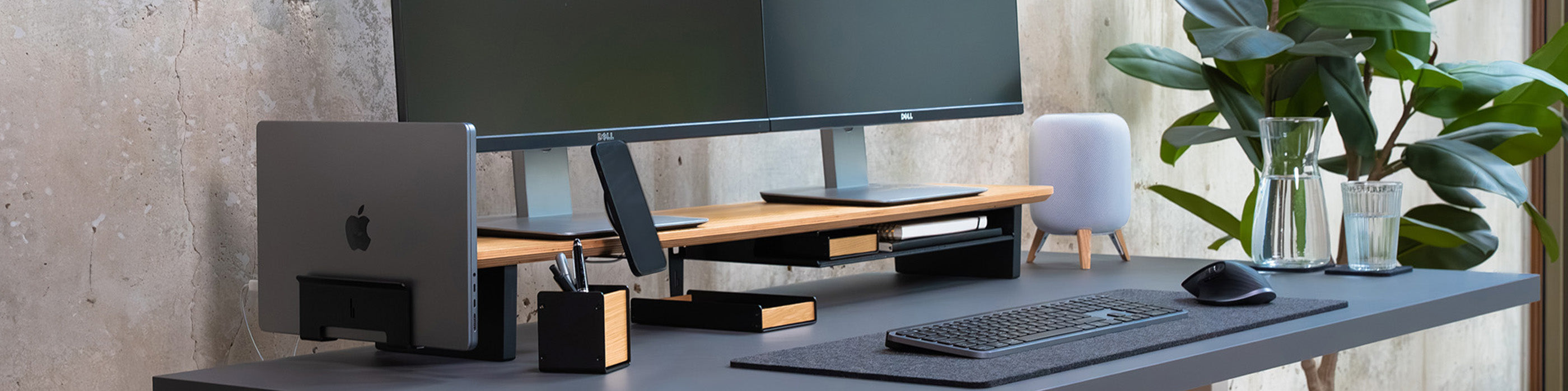 BALOLO, Setup Cockpit, Eiche, Eichenholz, Monitoerhöhung aus Holz, Stiftablage, Stiftbox, Schreibtischaufbewahrung, Stifthalter, Schreibtischzubehör, aufgeräumter Schreibtisch, organisierter Arbeitsplatz, Schreibtischorganisation, Home Office, Büro, Büroausttatung