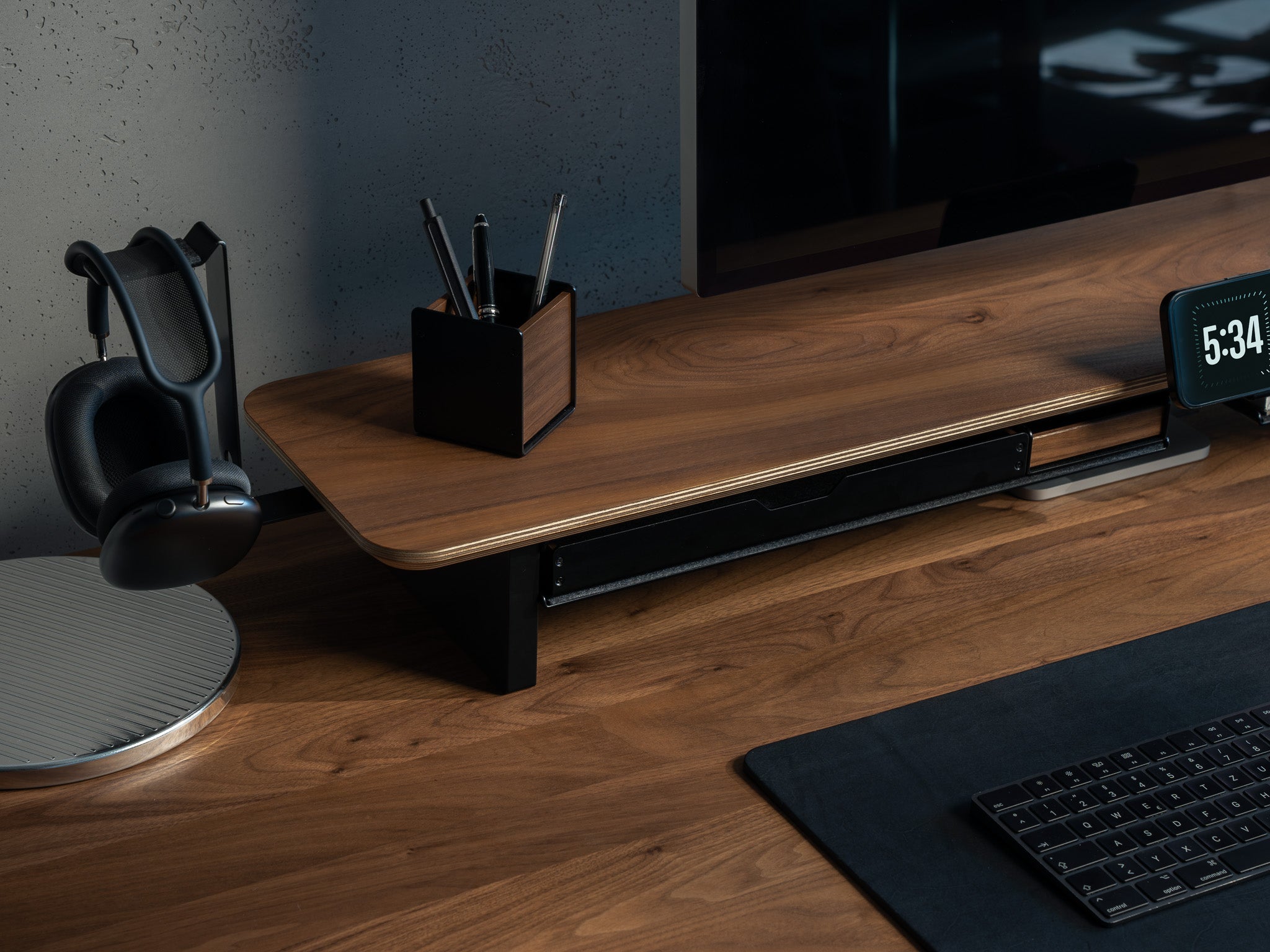Setup Cockpit – Der Monitorständer für Deinen Schreibtisch | BALOLO