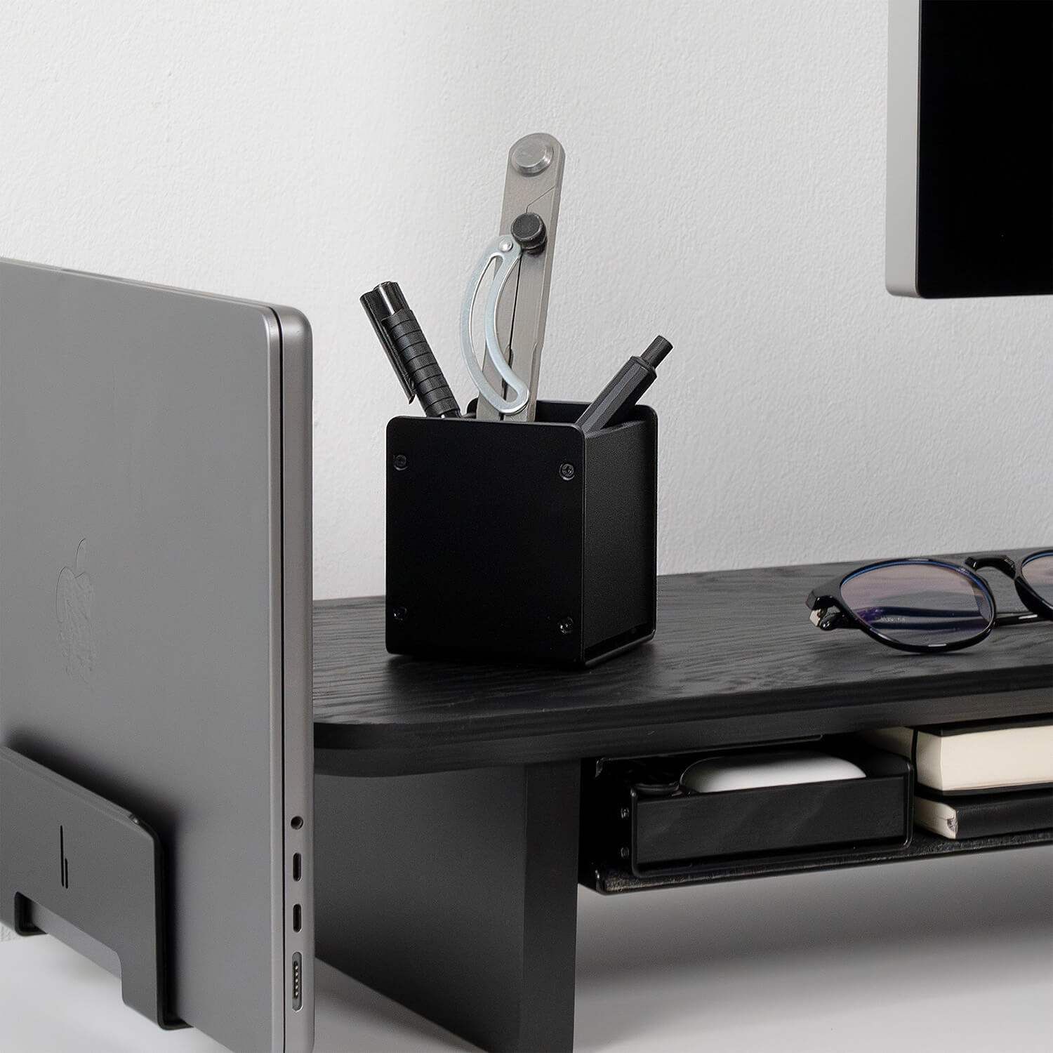 BALOLO, Stifthalter, Stiftbox, Stiftaufbewahrung, Stiftablage, Schreibtischzubehör, organisierter Schreibtisch, aufgeräumter Schreibtisch, Schreibtischorganisation, Home Office, Bürozubehör, Büroausttatung, Büro