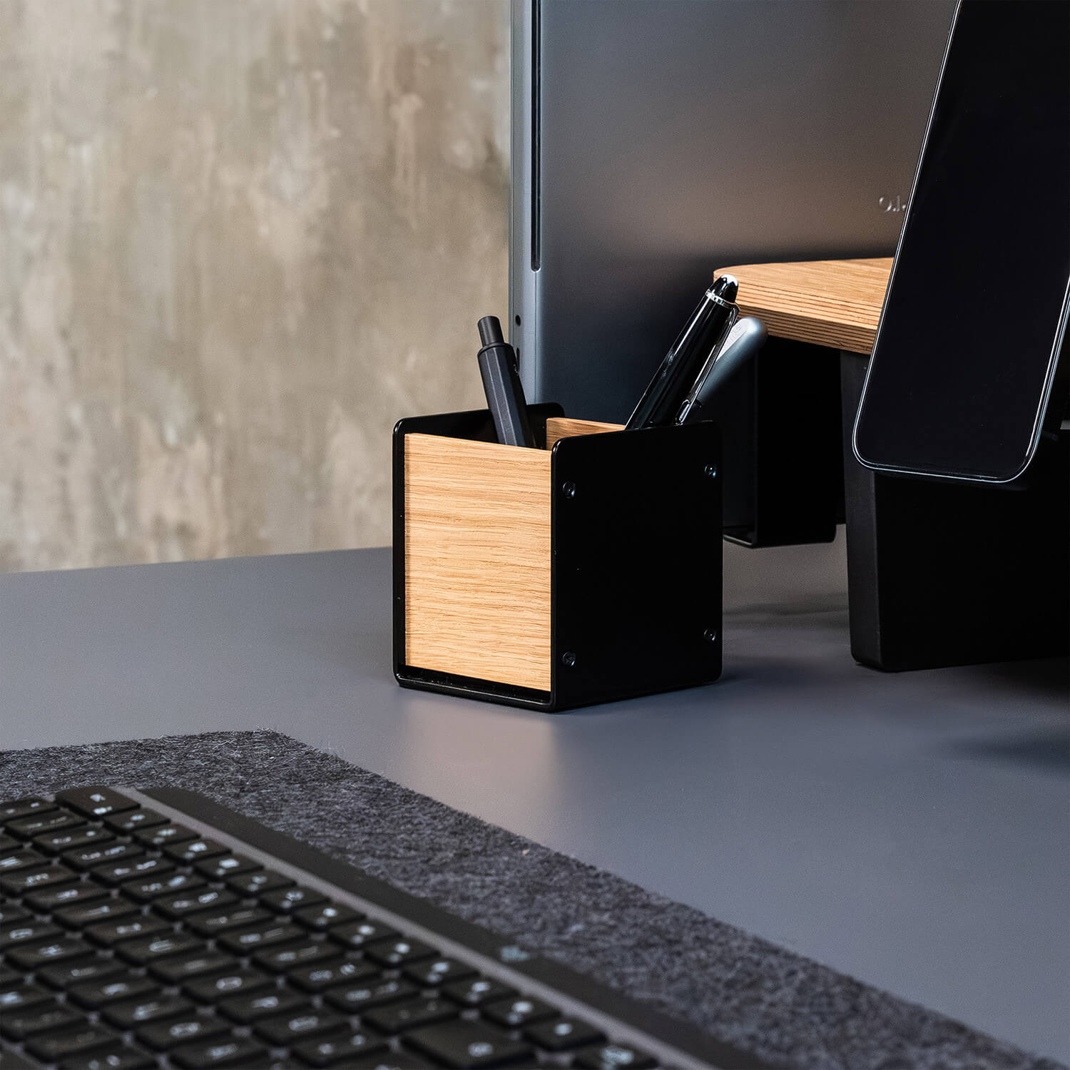 BALOLO, Stifthalter, Stiftbox, Stiftaufbewahrung, Stiftablage, Schreibtischzubehör, organisierter Schreibtisch, aufgeräumter Schreibtisch, Schreibtischorganisation, Home Office, Bürozubehör, Büroausttatung, Büro