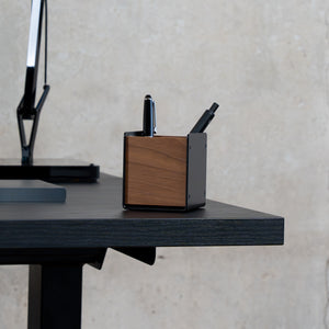 balolo, Stifthalter, Walnussholz, Stiftehalter, Schreibtischzubehör, Stiftablage, Ordnung für Schreibutensilien, Pen holder, Pen organizer, Desk accessory, Pen storage, Organization for desk utensils, office, walnut