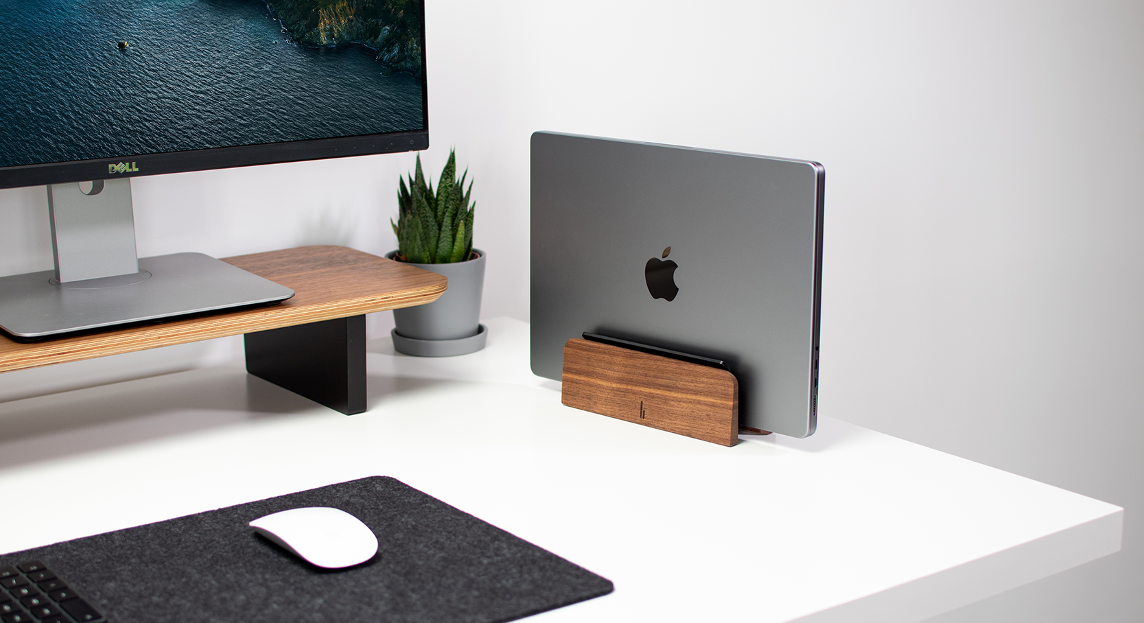laptop dock, setup, schreibtisch, home office, design, made in Germany, vertikal laptop, notebook ständer, laptop halter