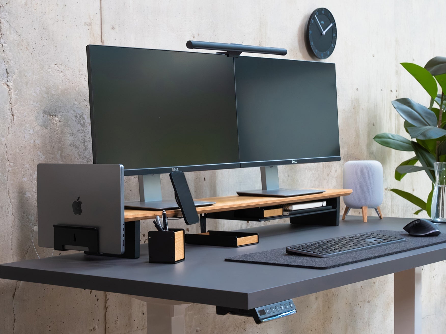 balolo, Setup Cockpit Large, Monitorerhöhung, Arbeiten mit zwei Monitoren, Eichenholz, Ergonomischer Arbeitsplatz, Produktiver Schreibtisch, Platzsparender Arbeitsbereich, organisierter Schreibtisch, Büro, Home Office, Work from home, office, desk shelf, organized desk, Space-saving workspace, oak, desk organization, desktop riser, dual-desktop riser, @expand #material_Eiche