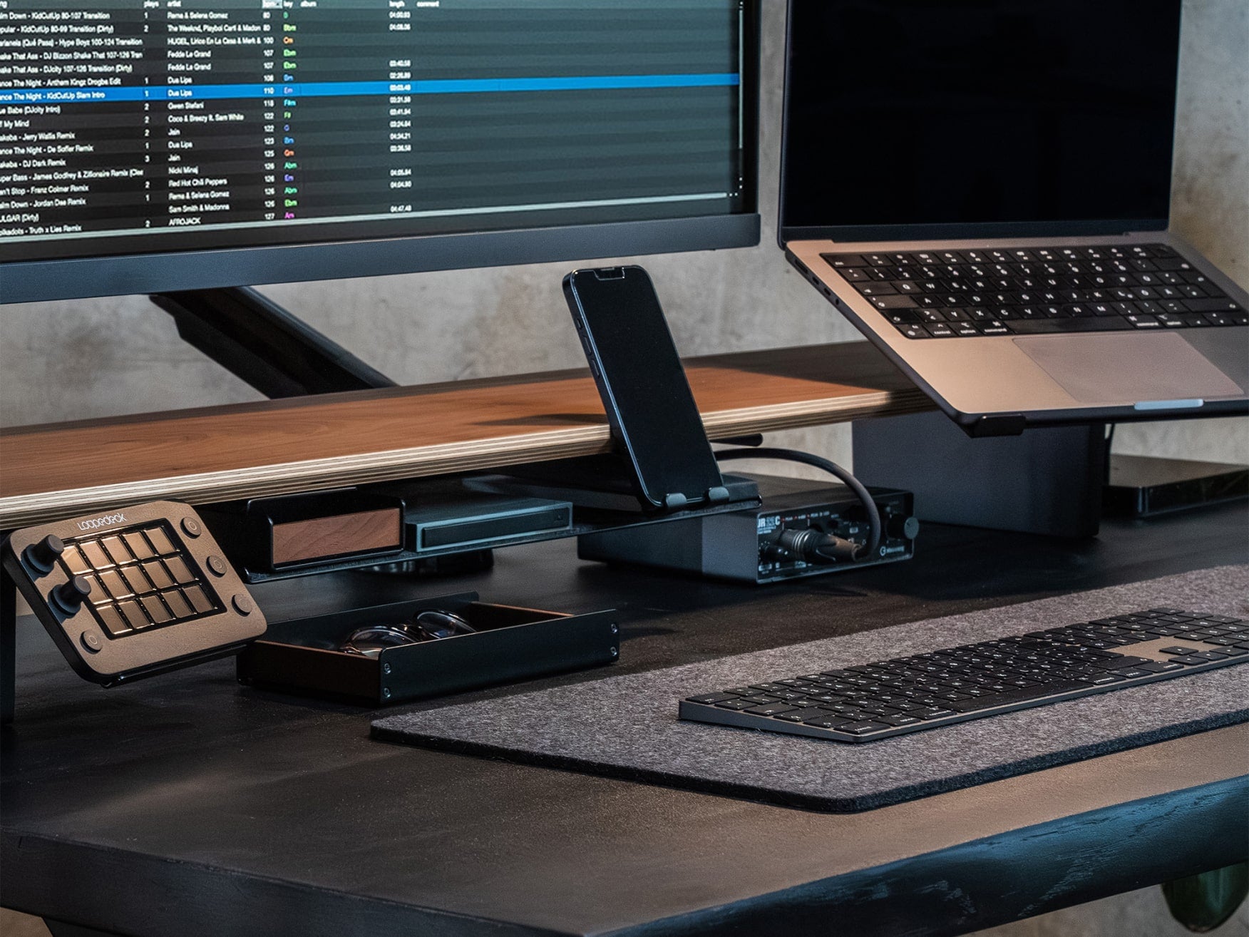 Setup Cockpit – The Dual Monitor Stand for your Desk Setup