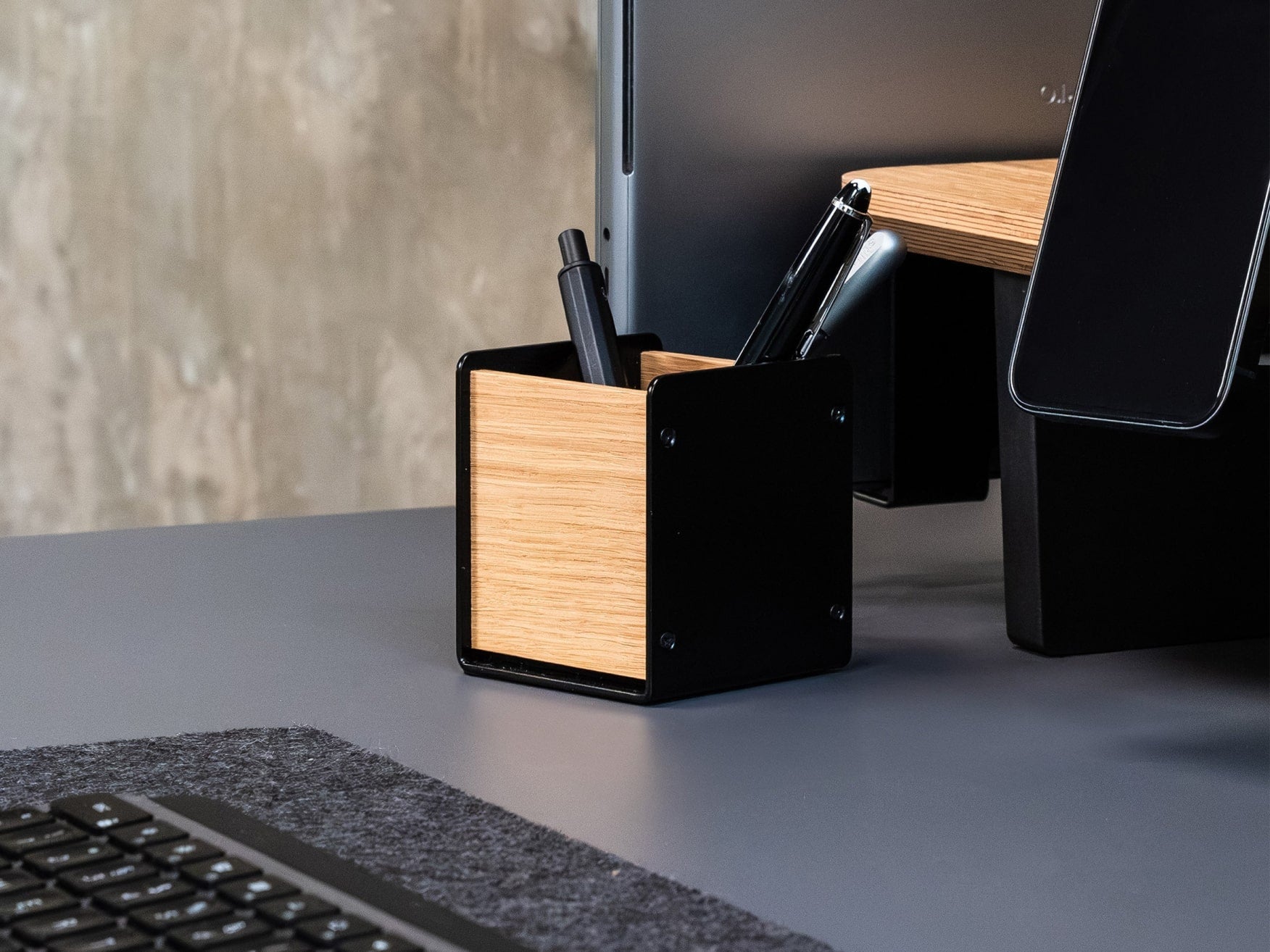 balolo, Stifthalter, Eichenholz, Stiftehalter, Schreibtischzubehör, Stiftablage, Ordnung für Schreibutensilien, Pen holder, Pen organizer, Desk accessory, Pen storage, Organization for desk utensils, office, oak, @expand #material_ Eiche