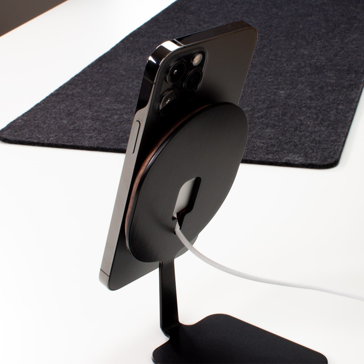 BALOLO, MagSafe Halter, MagSafe Halterung, Apple, MagSafe, MagSafe charger, Monitorerhöhung, Monitorständer, MagSafe Ladestation, Schreibtischzubehör, organisierter Arbeitsplatz, iPhone Ladestation, Home Office, Büro